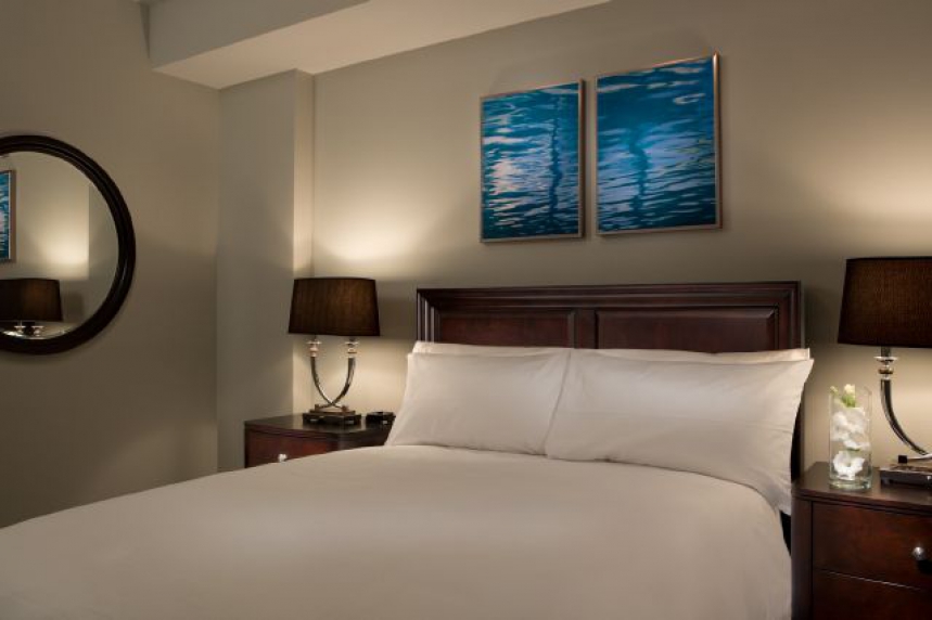 /hotelphotos/thumb-860x572-56727-Master Bedroom.jpg